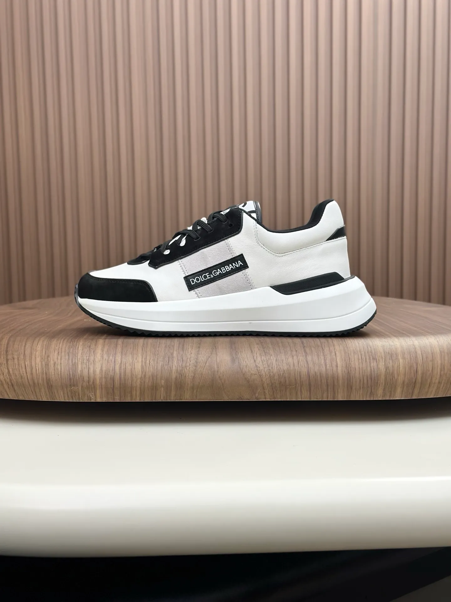 💰780••New arrivals••Dolce&Gabbana••DG✔️High-end men’s sports•casual shoes. Original goods from top counters. Original imported cowhide, multi-material splicing design ➕Imported cowhide lining, cowhide feet ➕Original TPR elastic outsole.  Size: 39-44 (38, 45 customized)